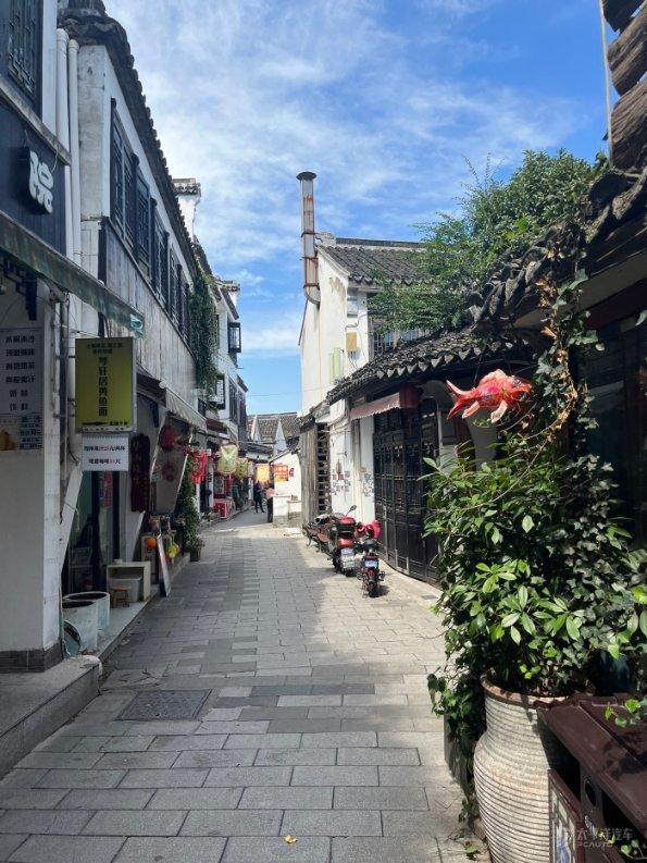 逃出昏暗的地下室
